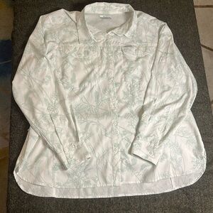 EUC Columbia antimacrobial lightweight button down